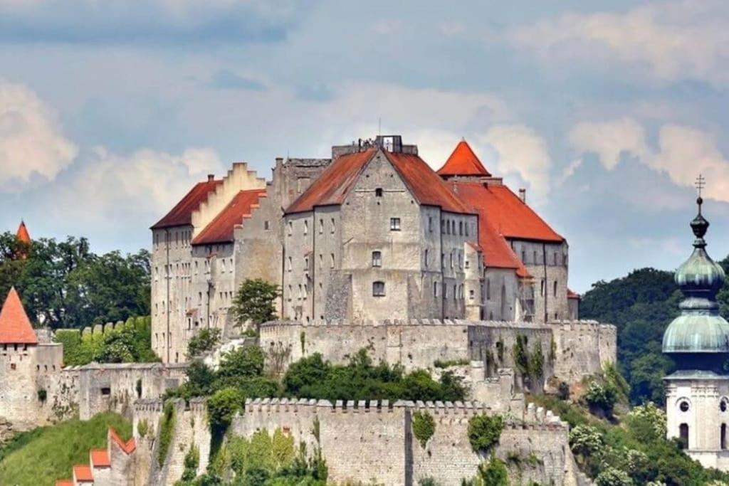 Viel Platz In Burghausen Fuer Freunde Und Familie Apartment Екстериор снимка